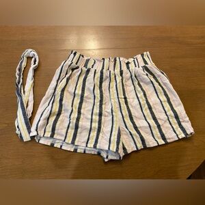 art class dress shorts with belt